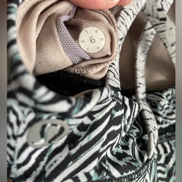 Lululemon • Energy Sports Bra • Size 6 - Picture 6 of 7